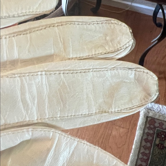Vintage Sophisticated White Leather Gloves - Picture 12 of 14
